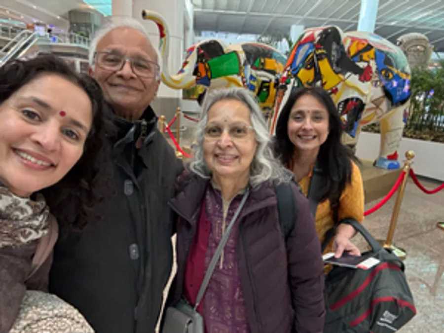 महाकुंभ 2025 : पिता ने जताई संगम स्नान की इच्छा, तो कैलिफोर्निया से दौड़ी चली आईं बेटियां